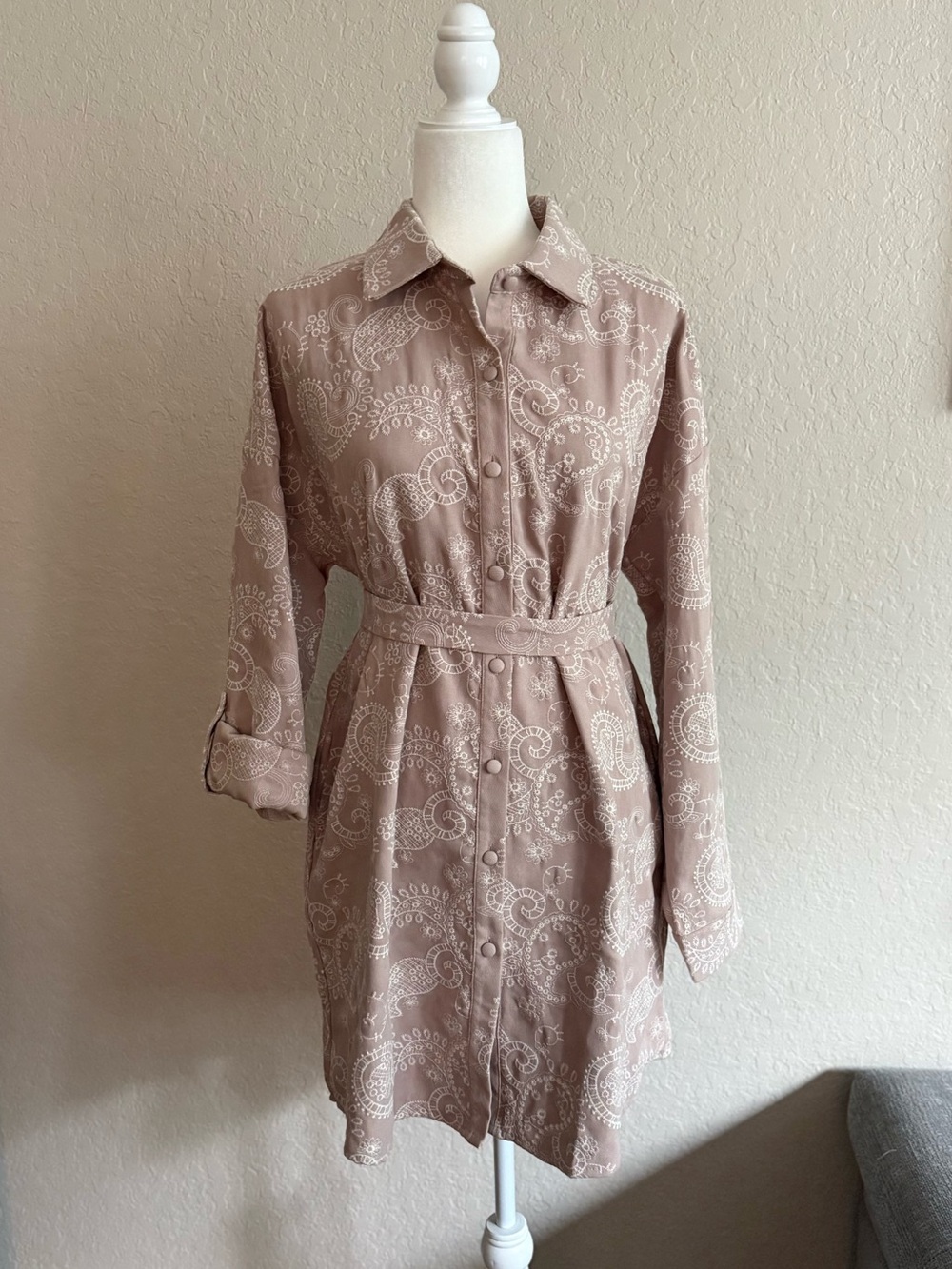 Lovelo Taupe Embroidered Paisley Tie-Waist Shirt Dress - Large